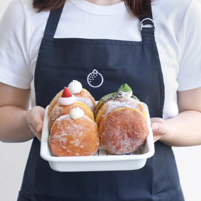 UNI DONUTSの店舗とショーケース